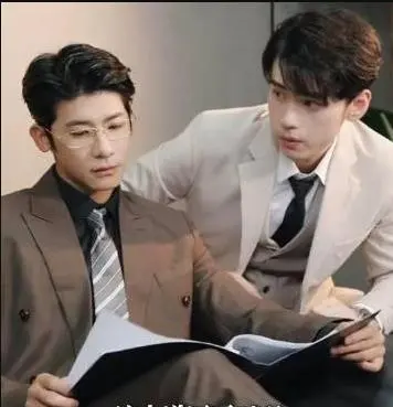 《破产后，我成了死对头的秘书》：看落魄总裁如何上演绝地逆袭！